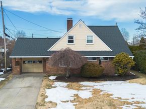 7 Constable Lane, Levittown NY 11756