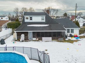 7 Constable Lane, Levittown NY 11756