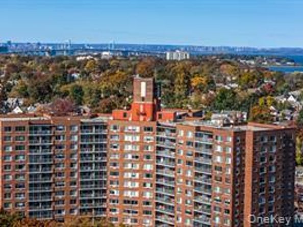 220-55 46th Avenue 7S, Bayside NY 11361