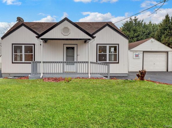 12 Carlls Path, North Babylon NY 11703