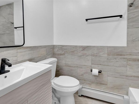 12 Carlls Path, North Babylon NY 11703