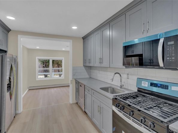 12 Carlls Path, North Babylon NY 11703