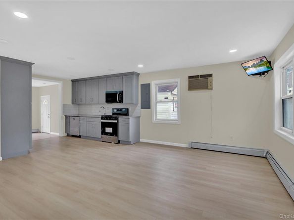 12 Carlls Path, North Babylon NY 11703