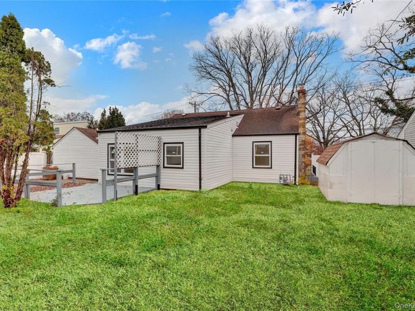 12 Carlls Path, North Babylon NY 11703