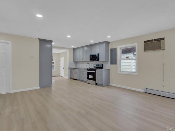 12 Carlls Path, North Babylon NY 11703