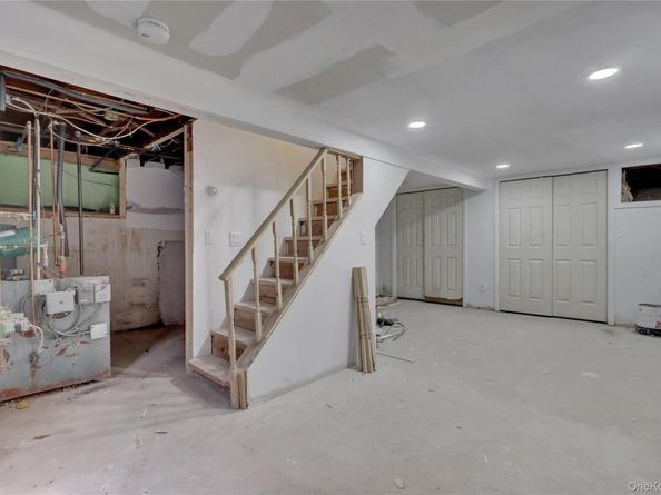 12 Carlls Path, North Babylon NY 11703