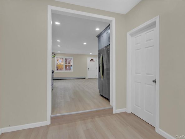 12 Carlls Path, North Babylon NY 11703