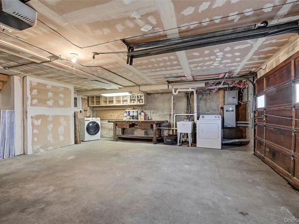 10 Hewitt Drive, Northport NY 11768