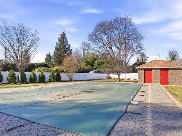 10 Hewitt Drive, Northport NY 11768