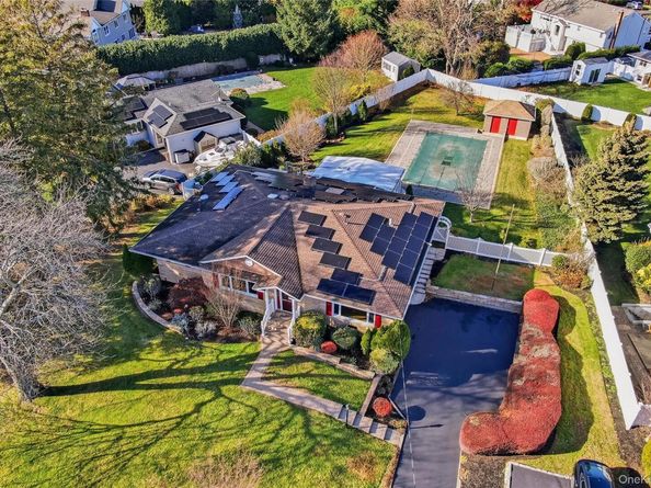 10 Hewitt Drive, Northport NY 11768