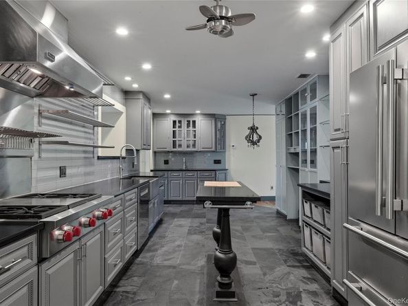 10 Hewitt Drive, Northport NY 11768