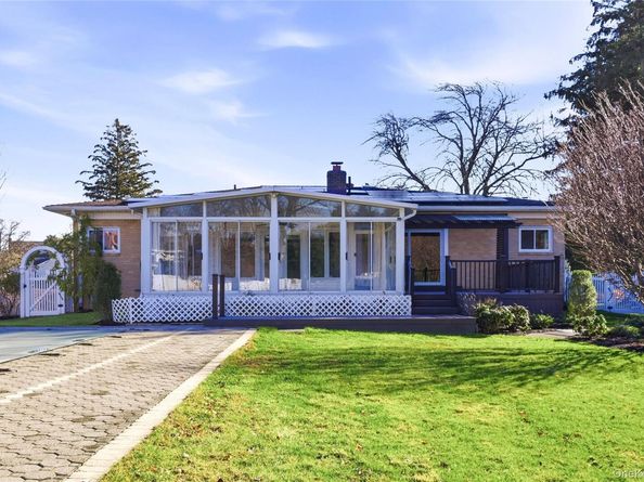 10 Hewitt Drive, Northport NY 11768