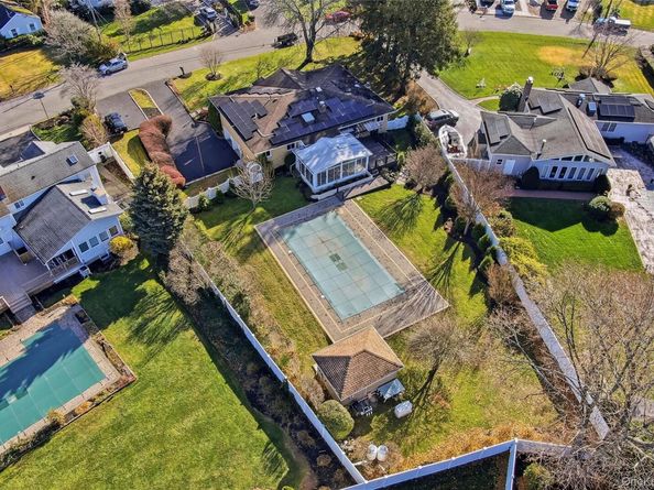 10 Hewitt Drive, Northport NY 11768