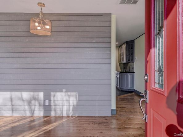 10 Hewitt Drive, Northport NY 11768