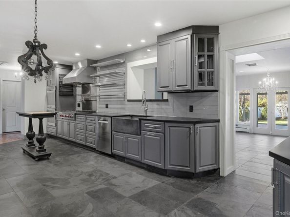 10 Hewitt Drive, Northport NY 11768