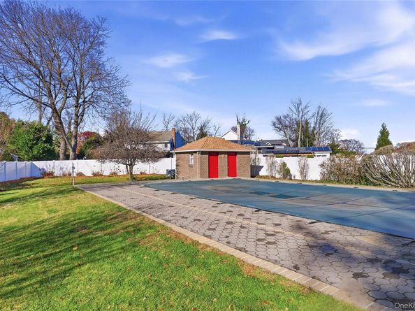 10 Hewitt Drive, Northport NY 11768