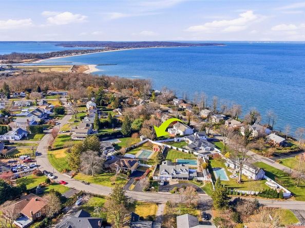 10 Hewitt Drive, Northport NY 11768