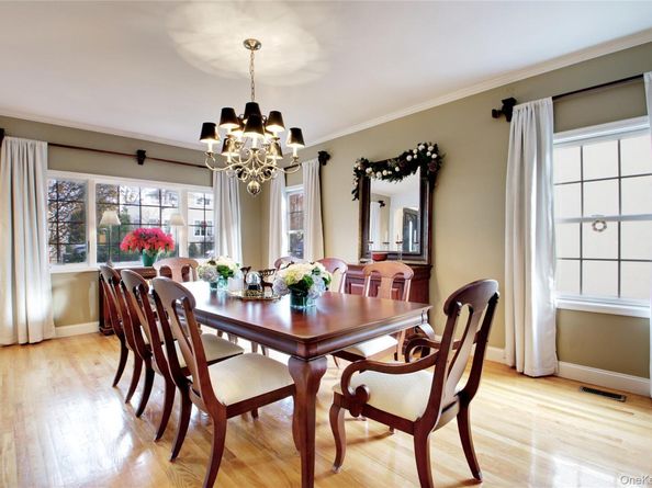 42 Mora Court, Manhasset NY 11030