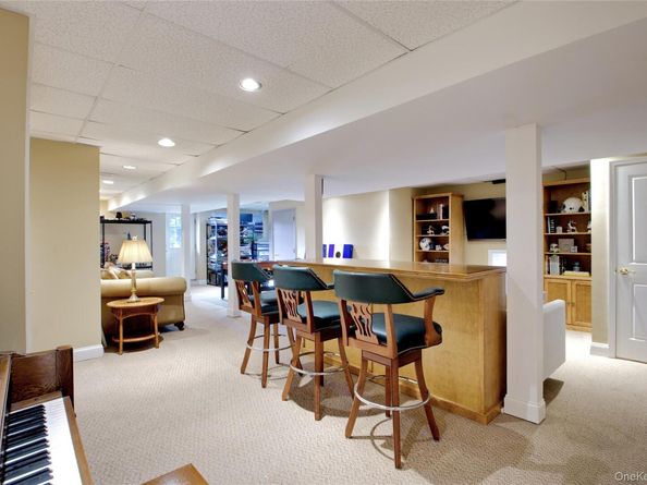 42 Mora Court, Manhasset NY 11030