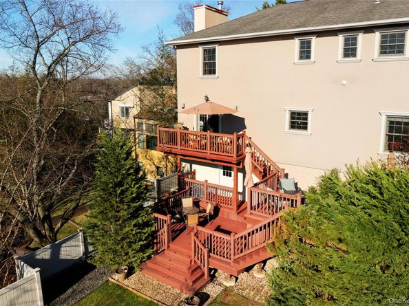 42 Mora Court, Manhasset NY 11030