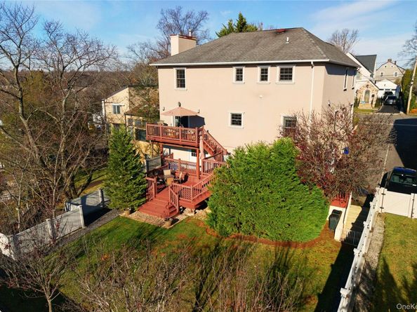 42 Mora Court, Manhasset NY 11030