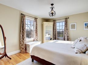 42 Mora Court, Manhasset NY 11030