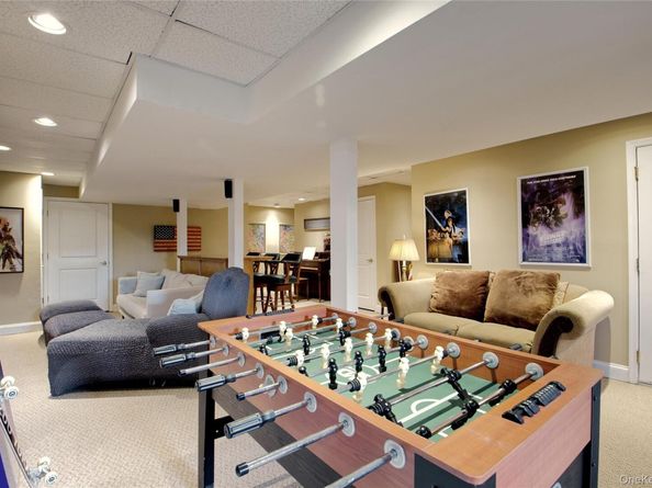 42 Mora Court, Manhasset NY 11030