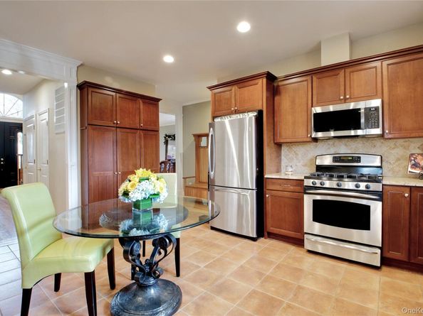 42 Mora Court, Manhasset NY 11030