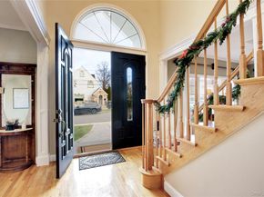 42 Mora Court, Manhasset NY 11030