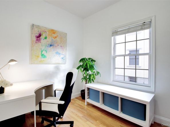 42 Mora Court, Manhasset NY 11030