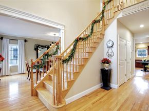 42 Mora Court, Manhasset NY 11030