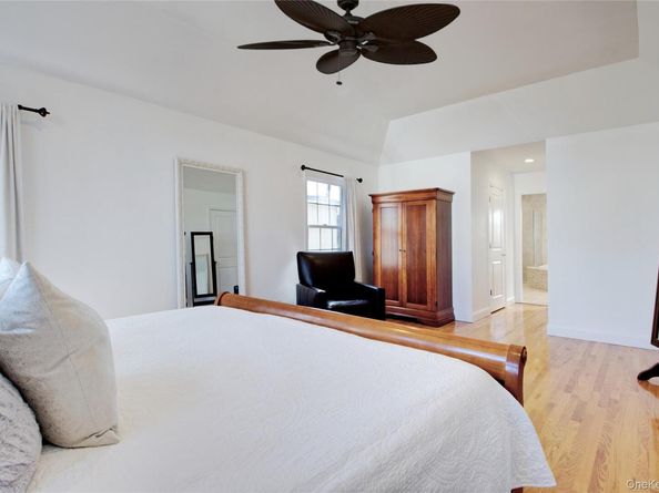 42 Mora Court, Manhasset NY 11030