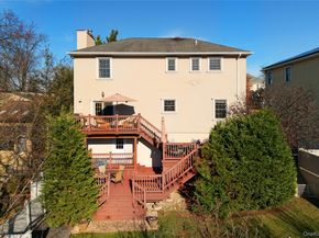 42 Mora Court, Manhasset NY 11030