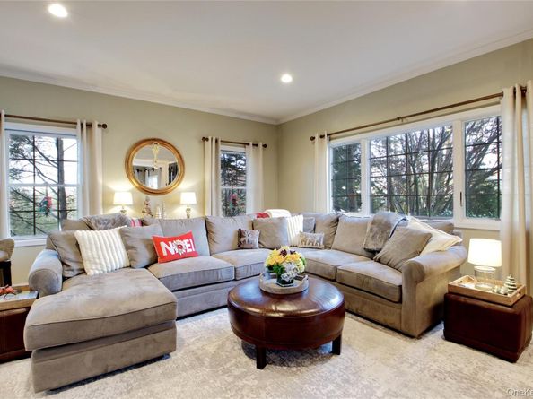 42 Mora Court, Manhasset NY 11030