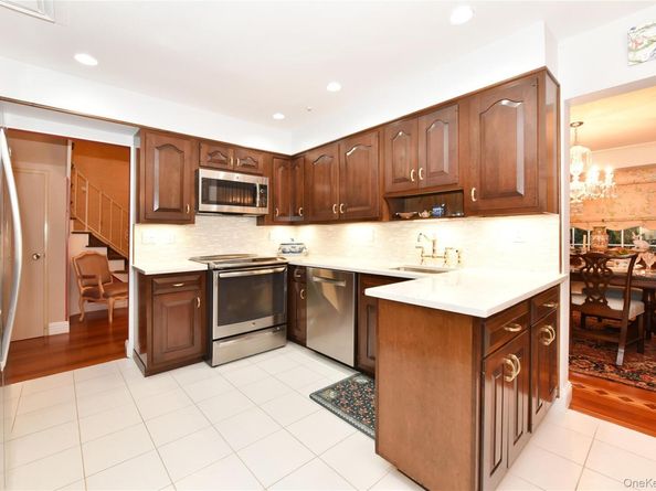 11 Joy Drive, Manhasset Hills NY 11040