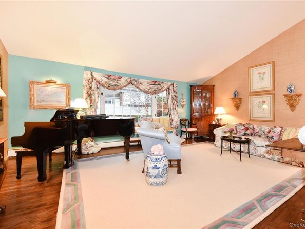 11 Joy Drive, Manhasset Hills NY 11040