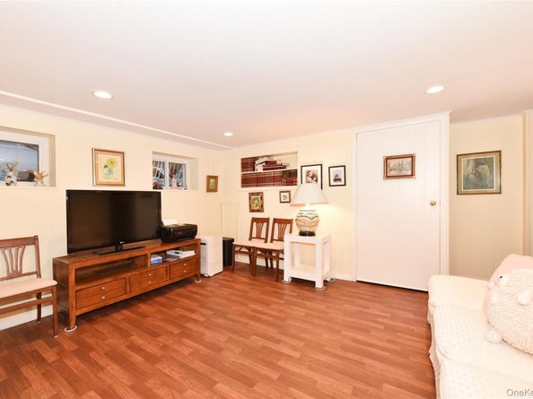 11 Joy Drive, Manhasset Hills NY 11040