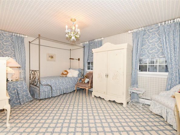 11 Joy Drive, Manhasset Hills NY 11040