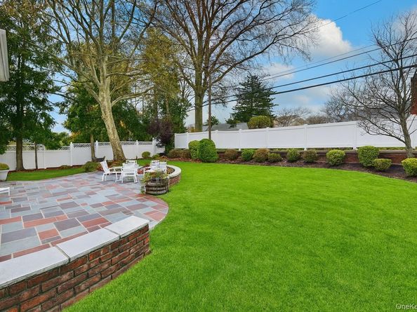 11 Joy Drive, Manhasset Hills NY 11040