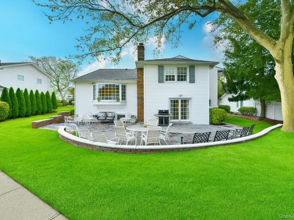 11 Joy Drive, Manhasset Hills NY 11040