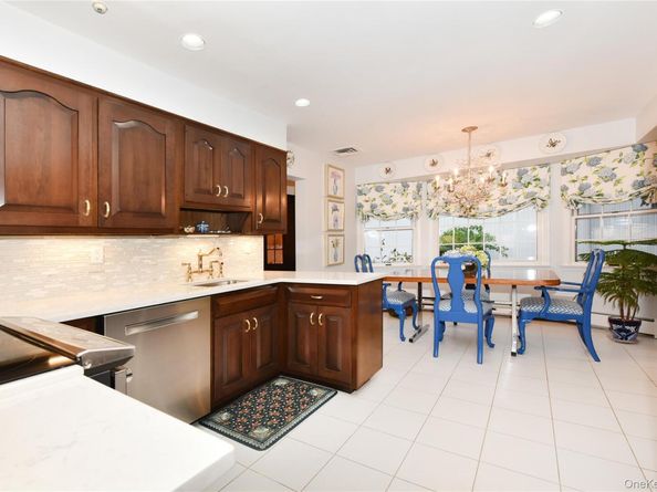 11 Joy Drive, Manhasset Hills NY 11040