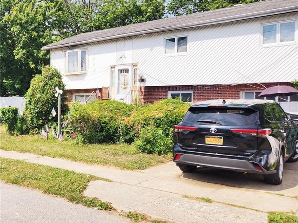 1090 Pinebrook, West Hempstead NY 11552