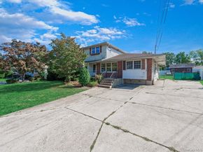 7 Romeo Lane, Commack NY 11725