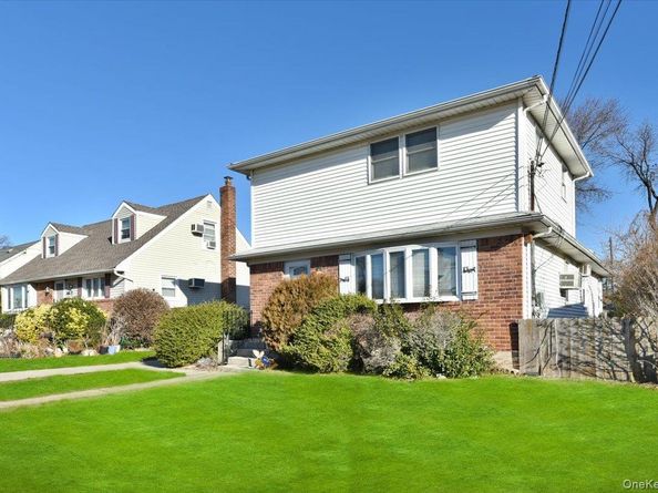 233 Meyer Avenue, Valley Stream NY 11580