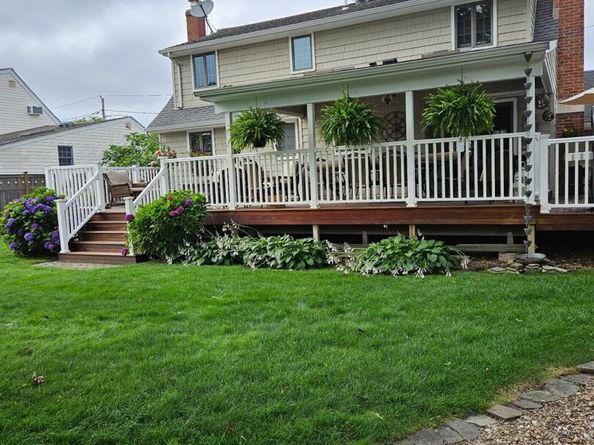 681 N Clinton Avenue, Lindenhurst NY 11757