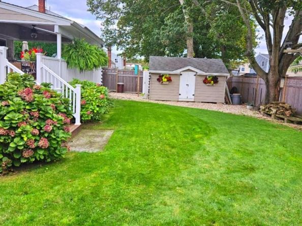 681 N Clinton Avenue, Lindenhurst NY 11757