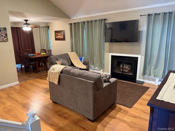 234 Ivy Meadow Court, Middle Island NY 11953