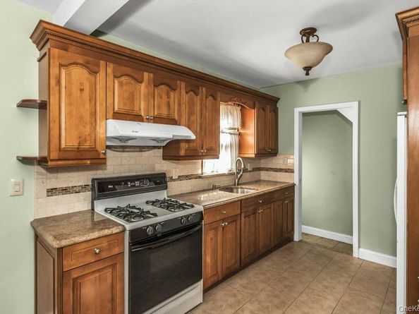 16 William Street, New Hyde Park NY 11040