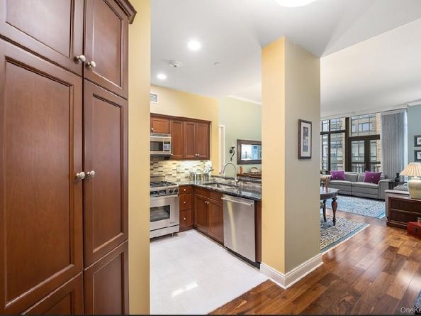 10 City Place 8B, White Plains NY 10601