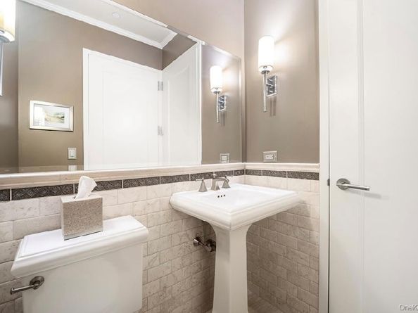 10 City Place 8B, White Plains NY 10601